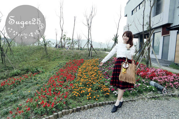 抢眼红色系碎花洋装+苏格兰红格裙，显瘦早春穿搭!