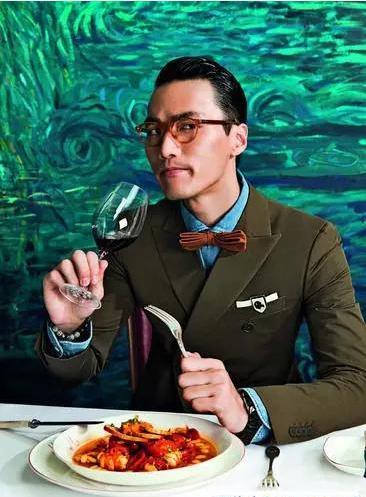 什么配饰提高社交能量,社交礼仪女生配饰装扮