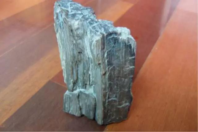 自制烟斗什么材质的好 (烟斗材料一般什么材质)