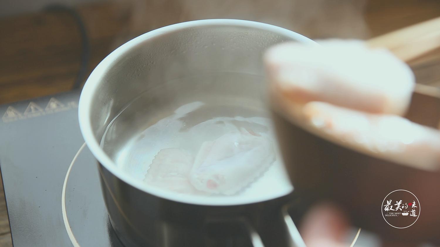 黄金虾仁炒饭视频,黄金虾仁炒饭