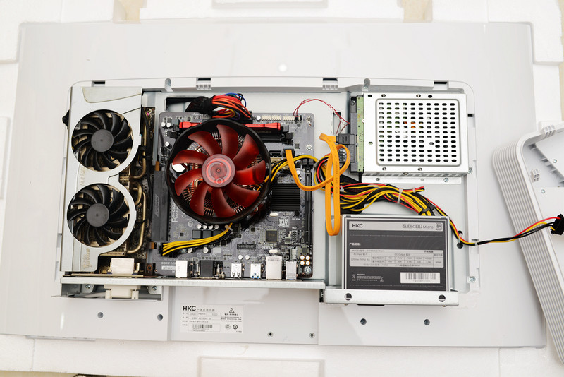 这才是全面屏手机游戏,直屏跟曲面屏游戏体验