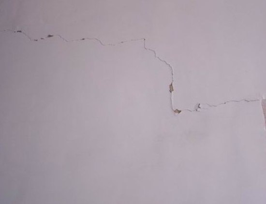 墙体抹灰层有裂缝怎么处理,墙面抹灰层裂纹怎么修补