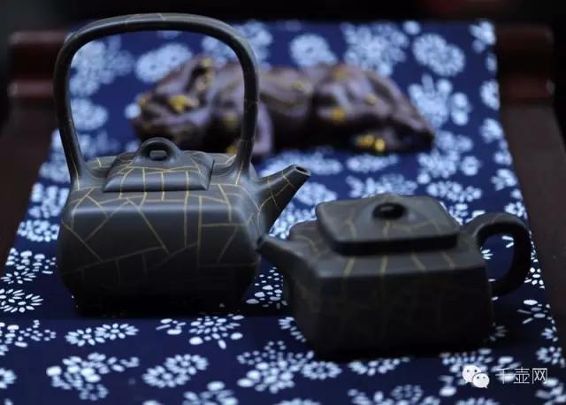 宜兴阳羡红子紫砂泥料,宜兴紫砂壶红雨款