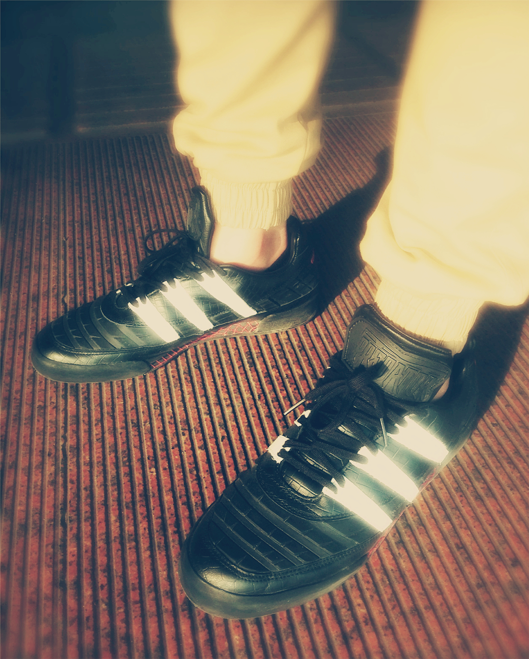 足球鞋高颜值脚感好,哈登潮足球鞋