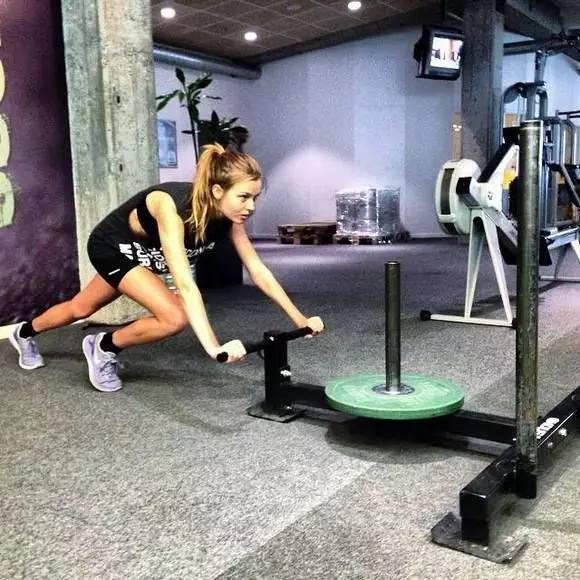 明星为了躲避狗仔都用了哪些绝招,为了躲狗仔的明星有哪些