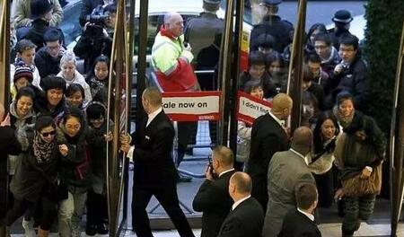 刚排完NMD,三宅一生又开业了,还让成都人喘气不