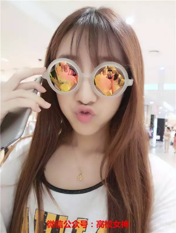 深圳大学女神颜灵兰,七朵组合的高颜值妹子,怎么火不起来?