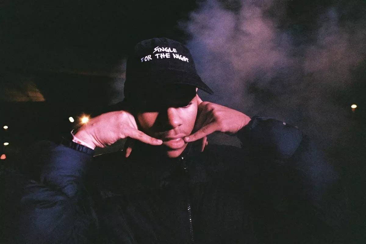 蕾哈娜巴黎造型,蕾哈娜设计衣服