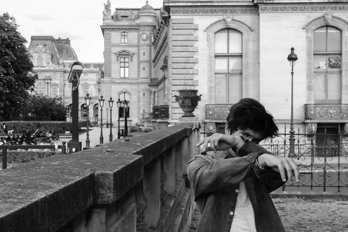 蕾哈娜巴黎造型,蕾哈娜设计衣服