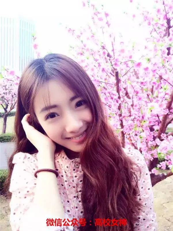 深圳大学女神颜灵兰,七朵组合的高颜值妹子,怎么火不起来?