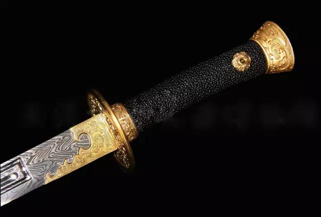 珍珠鱼皮和鳄鱼皮什么区别,珍珠鱼皮与鳄鱼皮的差别