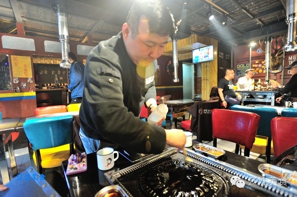 山东小伙创建了”烧+烤“新模式,玩活沈阳长白社区小餐饮