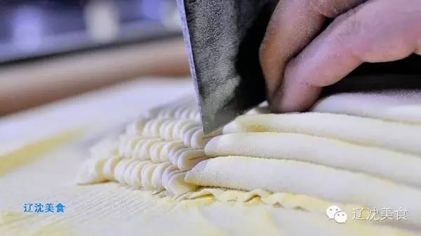 山东小伙创建了”烧+烤“新模式,玩活沈阳长白社区小餐饮