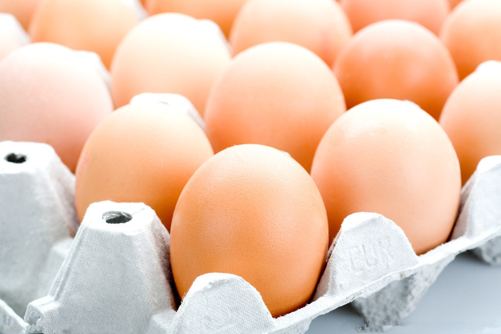 太可怕了！一颗有斑点的“鸡蛋”到底能不能吃？教你辨认新鲜鸡蛋