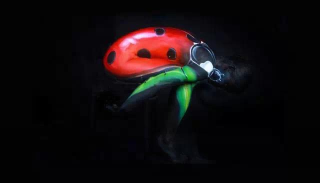 这是动物？不，这是人—人体彩绘告诉你眼见不为实