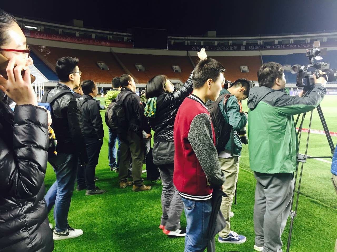国足启程赴多哈开启12强赛,国足备战世预赛训练视频