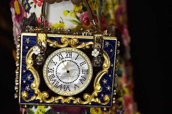 今年最流行款时尚包包,今年流行的时尚包包