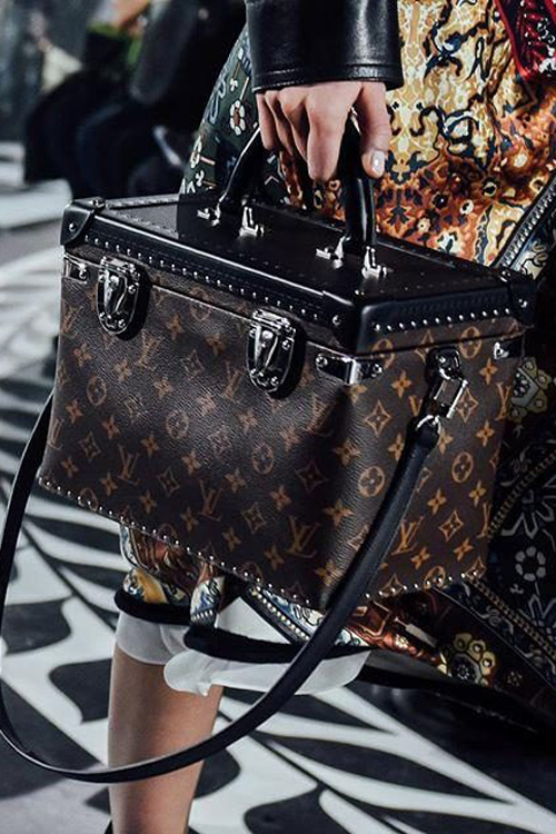 今年最流行款时尚包包,今年流行的时尚包包