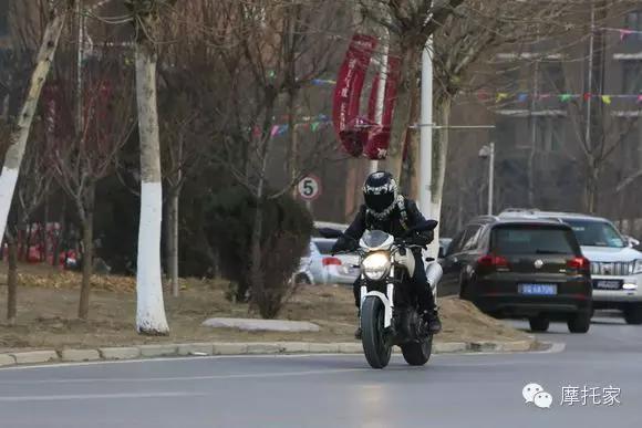 杜卡迪696摩托官方价格多少钱,哪年的杜卡迪696比较好