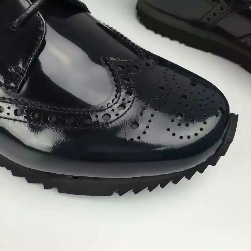 prada衣服新款主推系列 (prada中古款跟专柜款白标一样吗)