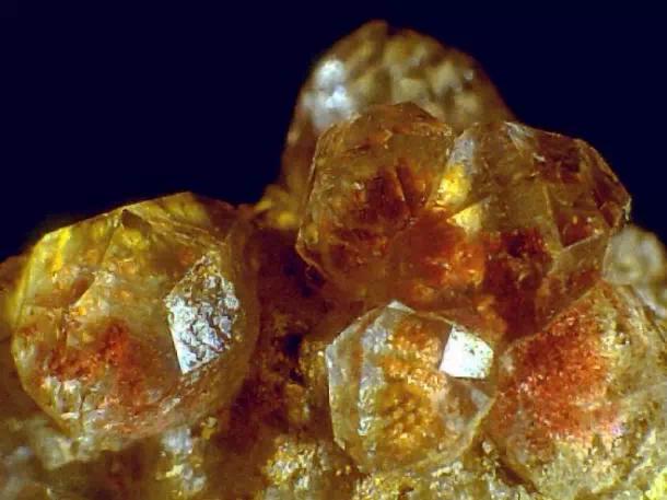 蓝宝石原矿全过程,迪拜顶级奢侈原矿宝石