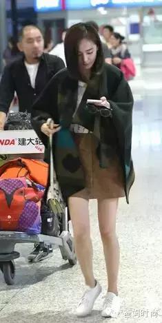 那些一眼就惊艳的小白鞋,一双不可或缺的小白鞋