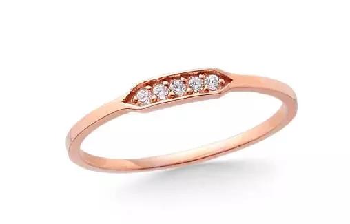 韩剧同款首饰,宋仲基片场被拍与宋慧乔同款卫衣