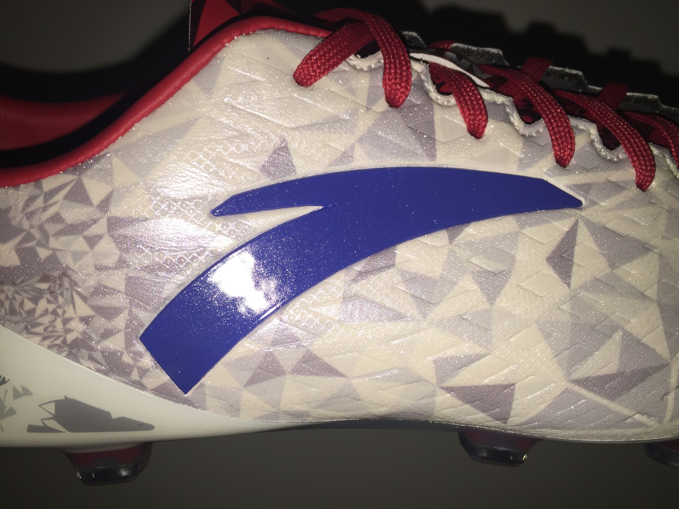 山寨足球鞋,安踏雄狮足球鞋郑智