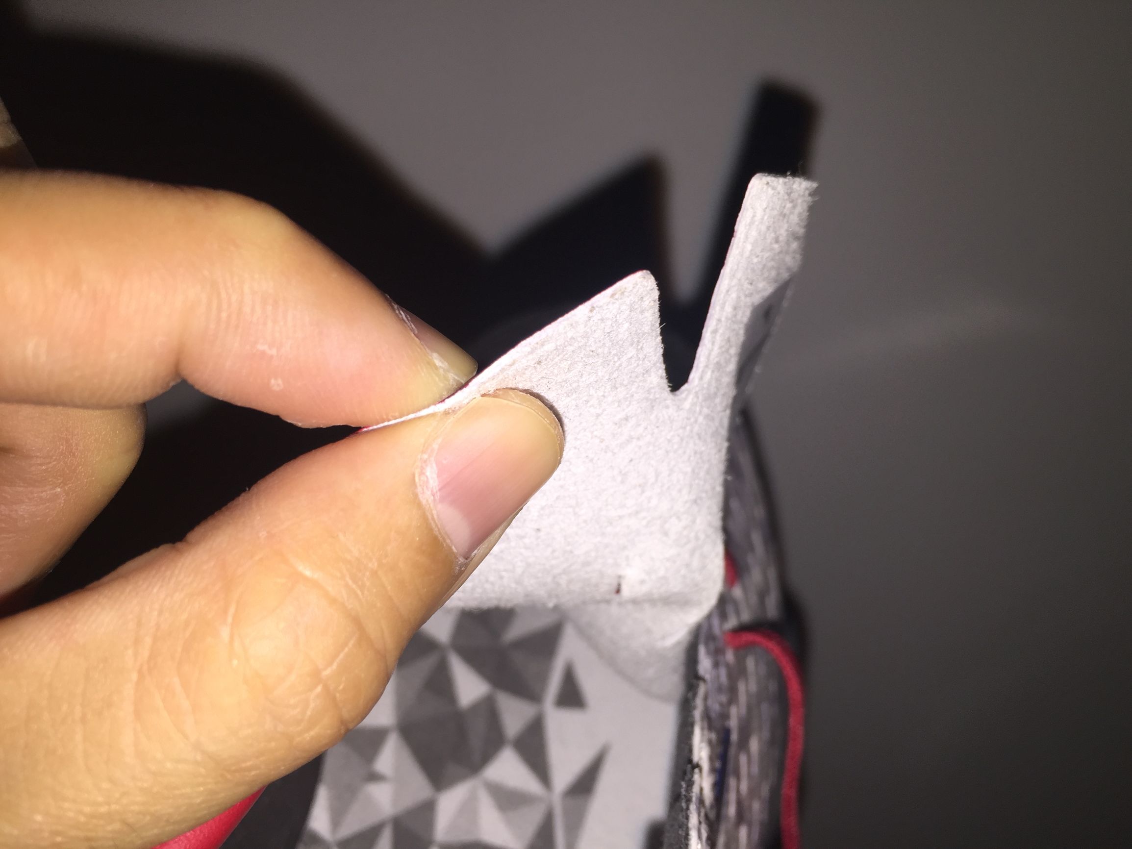 山寨足球鞋,安踏雄狮足球鞋郑智