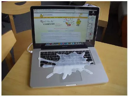 隔壁的他们愚人节竟然这样玩，吓得我瓜子都掉了...