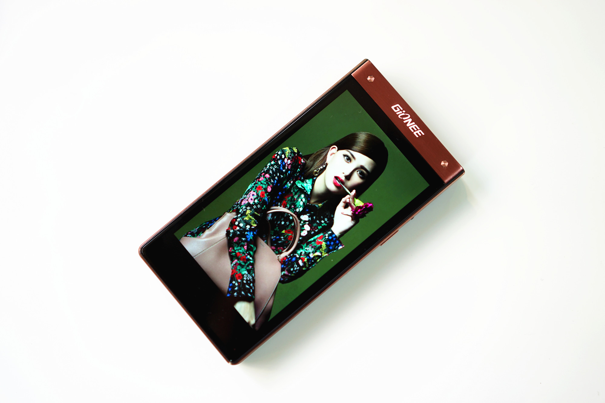 打破陈规翻转新时代:金立天鉴W909旗舰首评