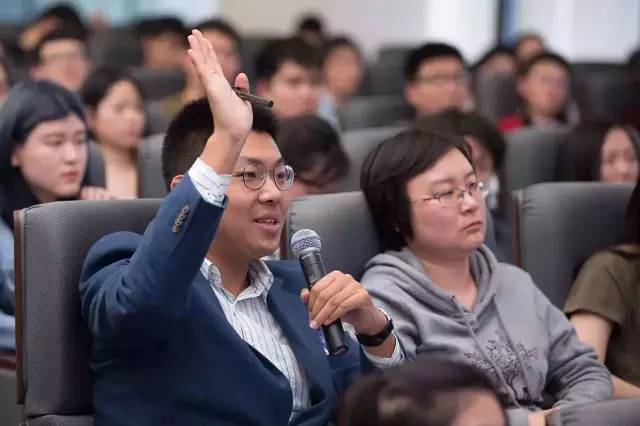 用户说｜三十度没带正装，商旅人士的必备烦恼