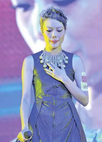 容祖儿唱歌前后的反差,容祖儿为什么是歌手