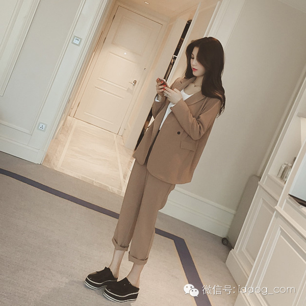 用韩版衣衣演绎端庄优雅女人味 稳扎稳打做名媛