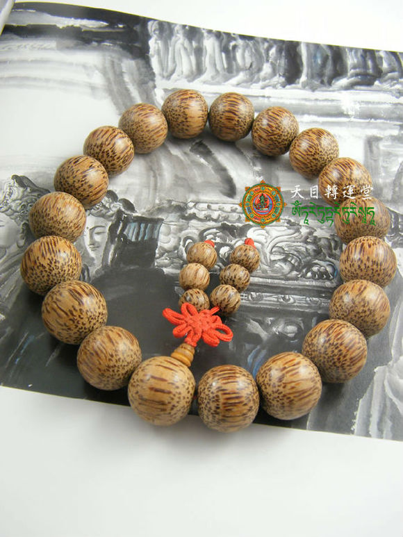 木质佛珠手串图片大全,女生可以戴的木质佛珠手串