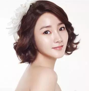 中式新娘造型齐耳短发,短发秀禾新娘婚纱照造型