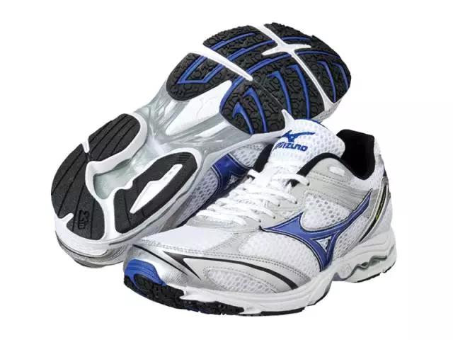 和国外跑友的装备比起来,我们简直在“裸跑”