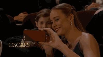 在她疯狂的自我“受虐”后，独立小片迎来了巨大的逆袭！