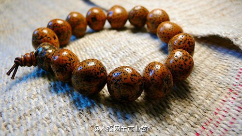 檀香木手串的功效与作用,牦牛骨手串的功效与作用