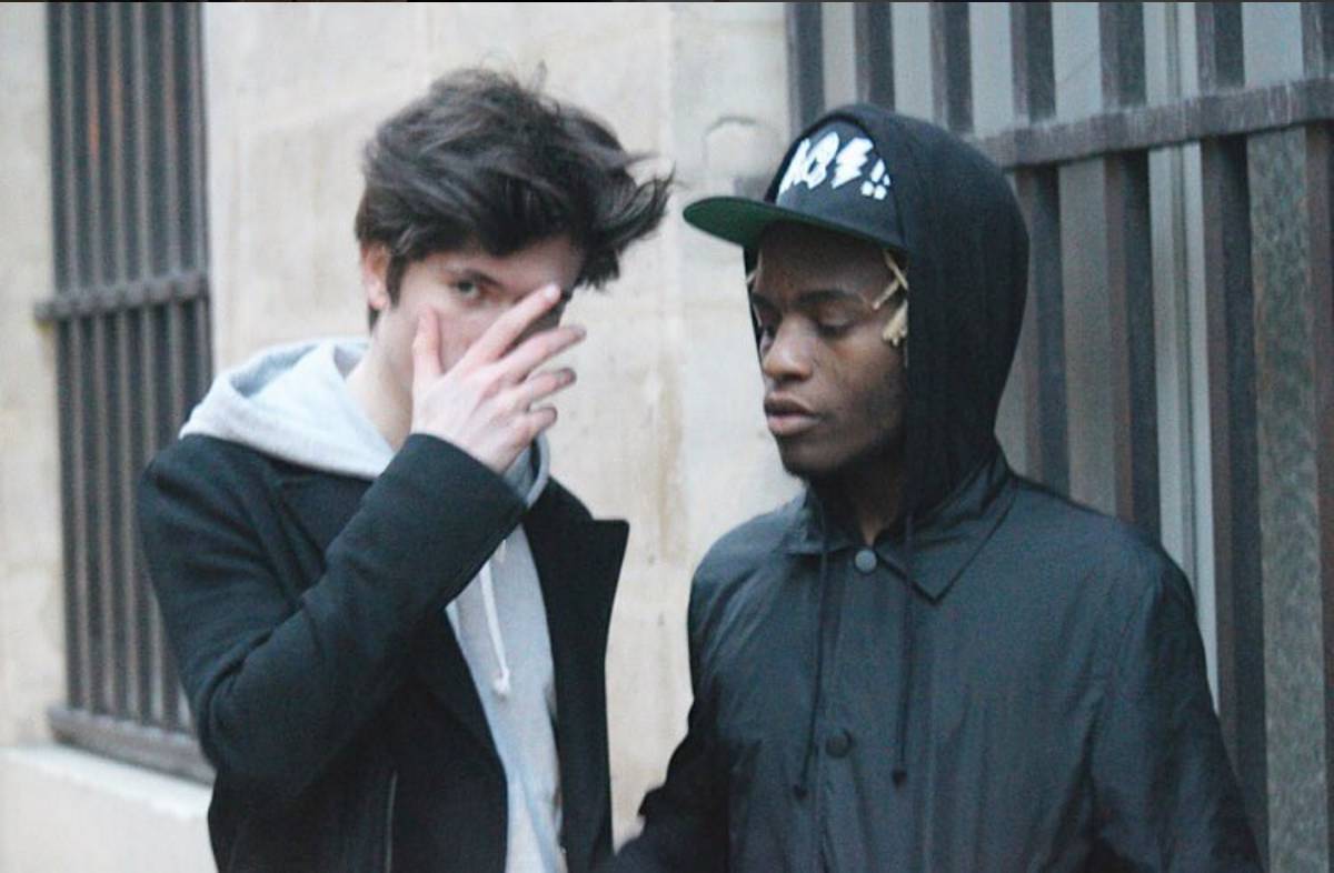 蕾哈娜巴黎造型,蕾哈娜设计衣服