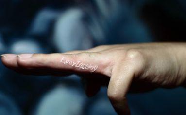 给自己纹身小技巧,素雅的隐形纹身图