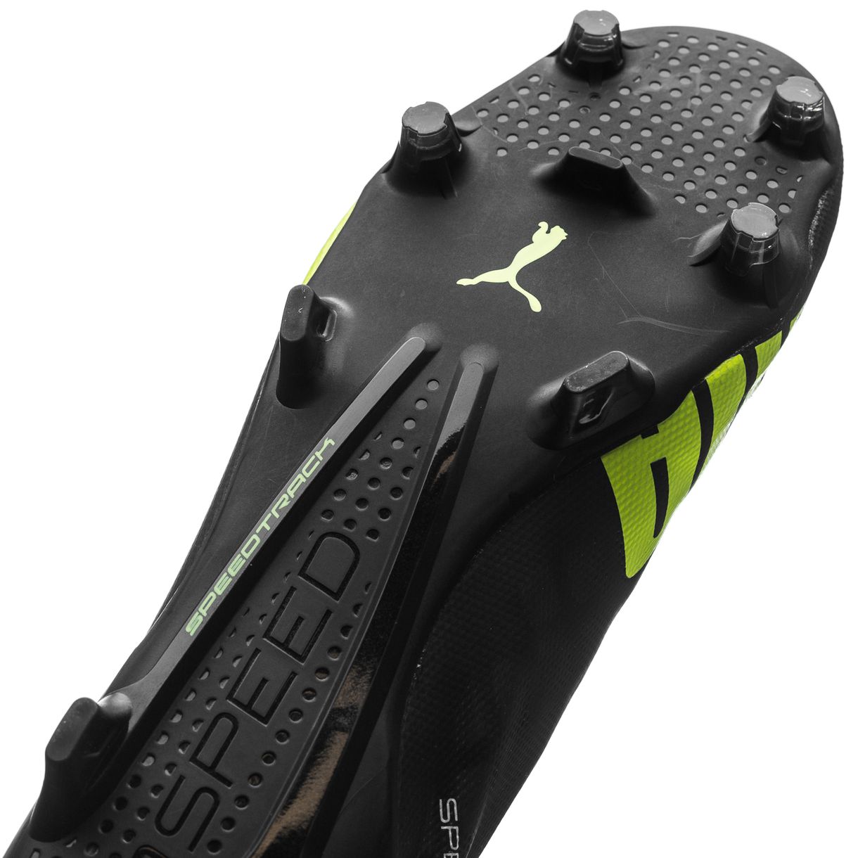 踢球人需看五大经典足球鞋款推荐,足球鞋知识科普之如何挑选足球鞋