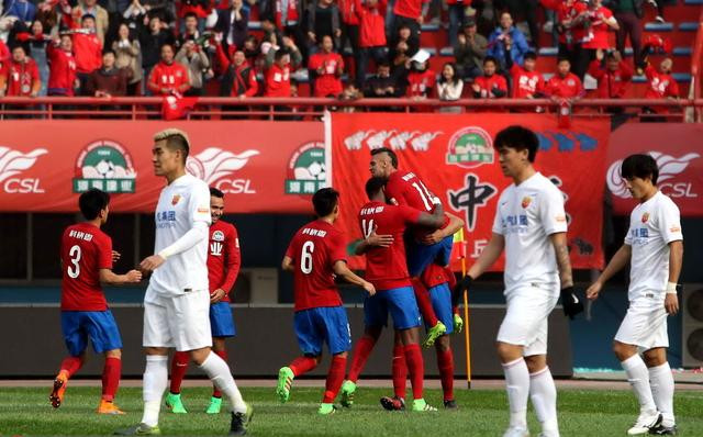 “强队杀手”还是“菜地杀手”？建业主场草皮被引巨大争论！