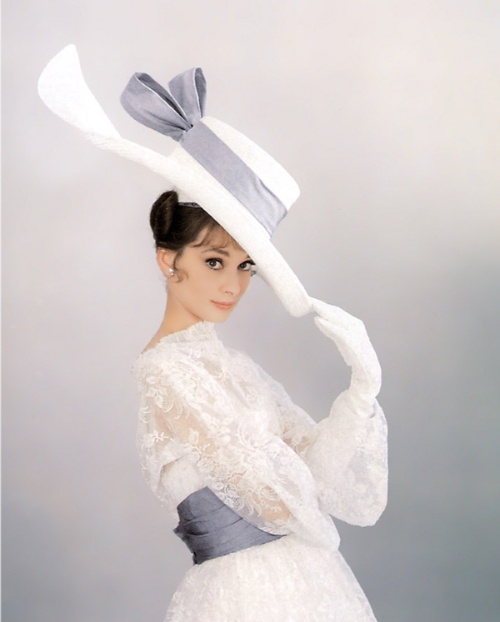 赫本和玛丽莲梦露谁更好看,凭啥让赫本和梦露都如此迷恋