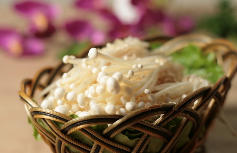 吃金针菇中毒表现,吃了少量的金针菇会不会中毒