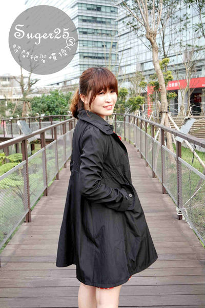 抢眼红色系碎花洋装+苏格兰红格裙，显瘦早春穿搭!