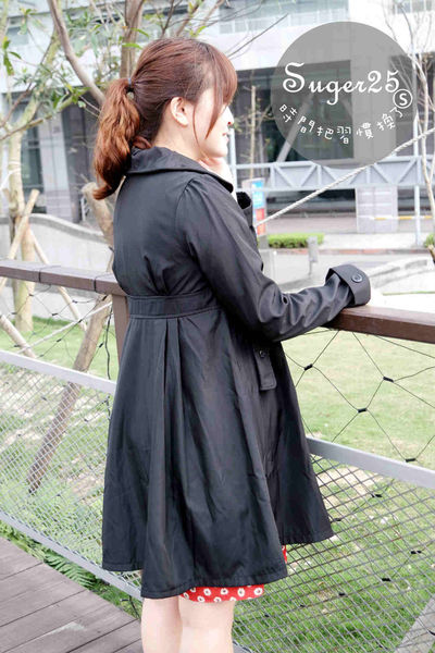 抢眼红色系碎花洋装+苏格兰红格裙，显瘦早春穿搭!