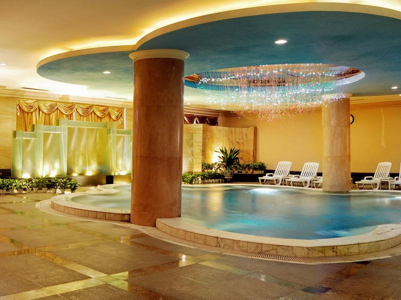 她去了洗浴中心，身上起了不少风疙瘩痒得难受，原来居然是虫子？