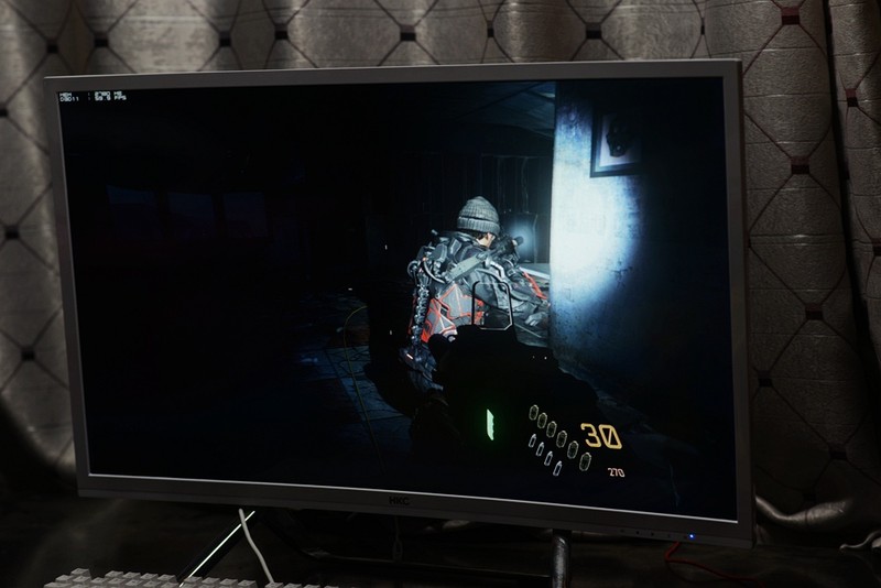 这才是全面屏手机游戏,直屏跟曲面屏游戏体验