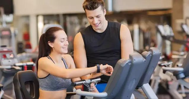 和国外跑友的装备比起来,我们简直在“裸跑”